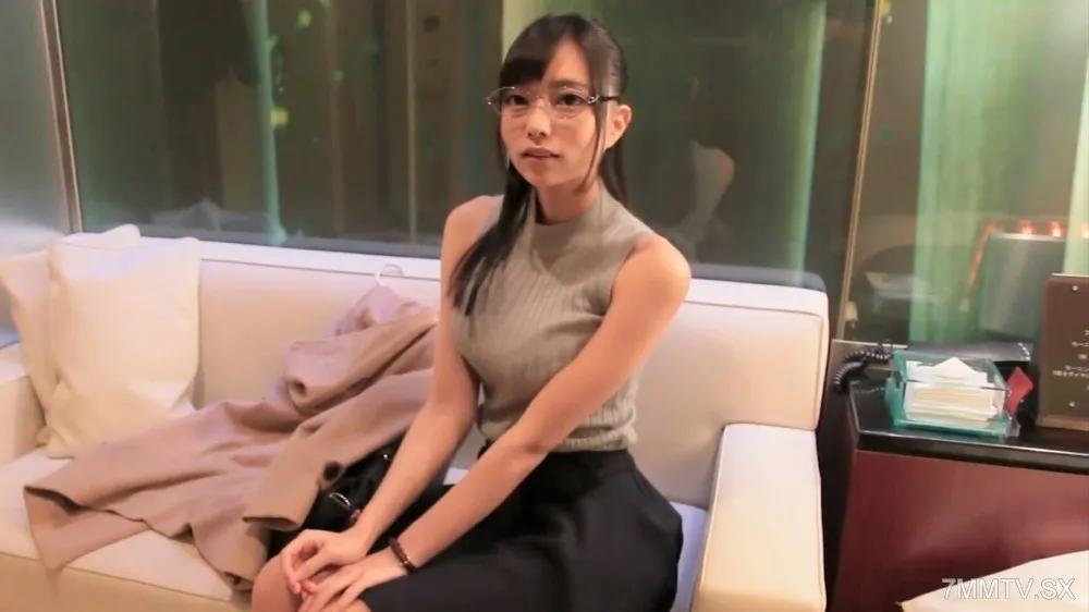 Fc2-ppv 3241255 她很瘦，胸很大，而且還是個學生。 19歲F罩杯家庭教師兼職，面部射精，口內射精，連續3次私自射精。 FC2-PPV-3241255